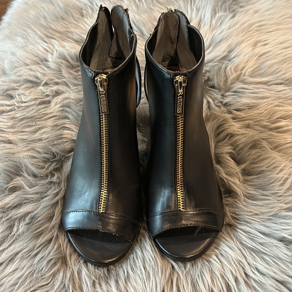 Guess high heels sandals